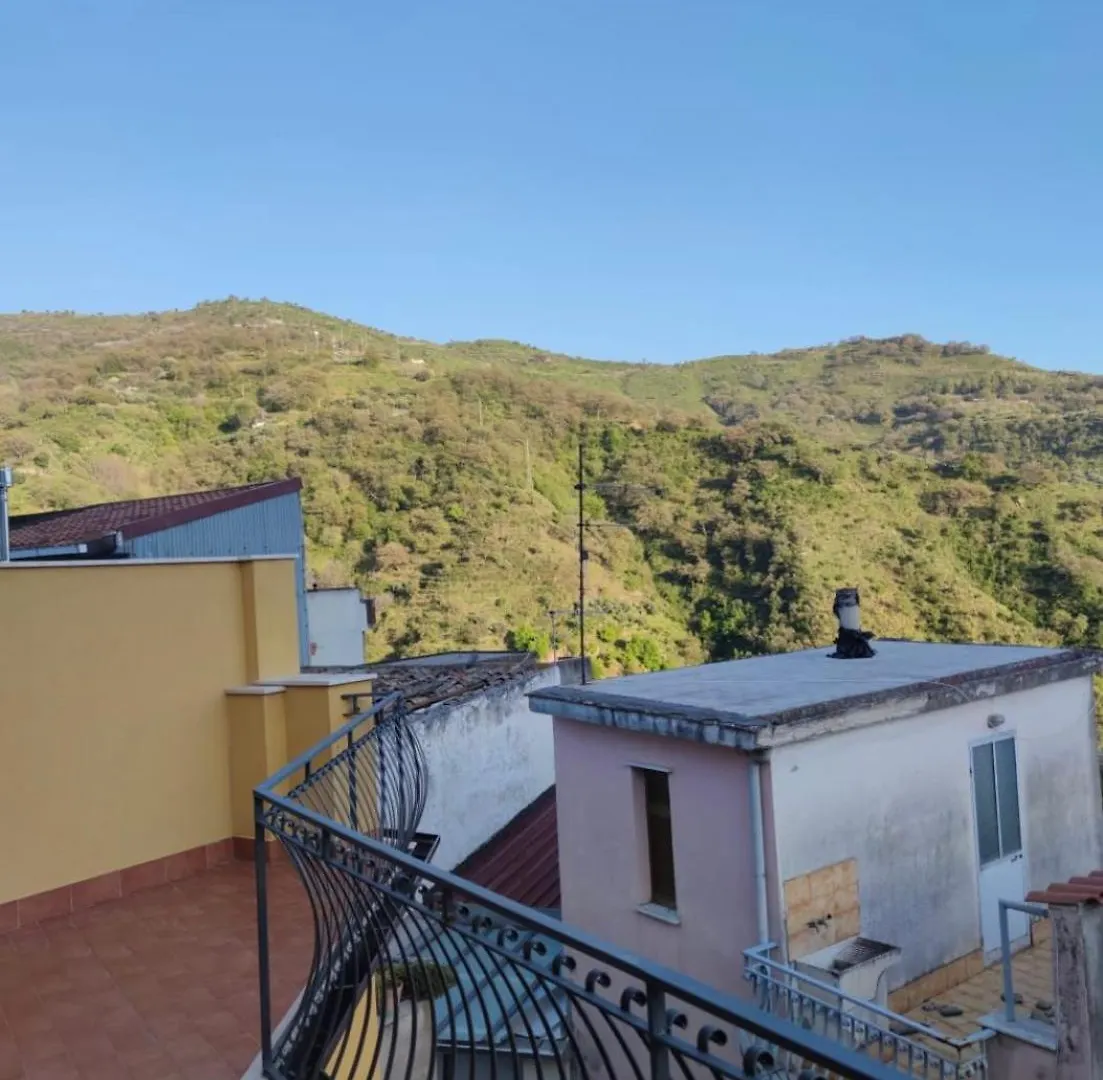 Cottage Gole Alcantara Pafumi Graniti Italy